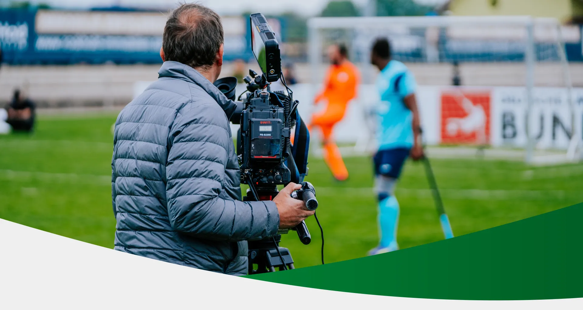 Kopfbild: Jubel einer amputierten Fußballmannschaft im Stadion